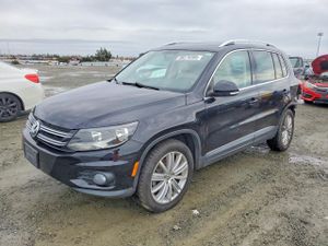 Volkswagen Tiguan S 2.0L 4 2014