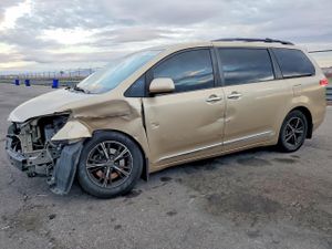 Toyota Sienna LE 3.5L 6 2012