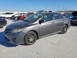 Toyota Corolla BASE 1.8L 4 2013