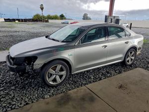Volkswagen Passat SE 2.5L 5 2012