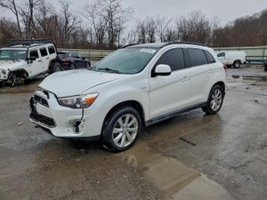 Mitsubishi Outlander SE 2.0L 4 2013