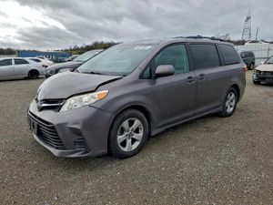 Toyota Sienna LE 3.5L 6 2018