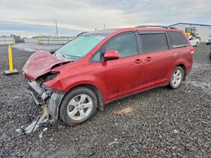 Toyota Sienna LE 3.5L 6 2013