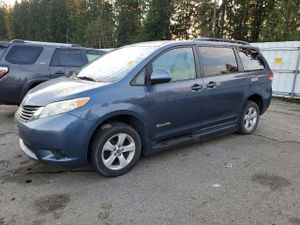 Toyota Sienna LE 3.5L 6 2013