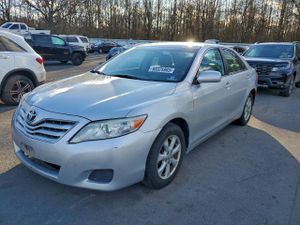 Toyota Camry BASE 2.5L 4 2011