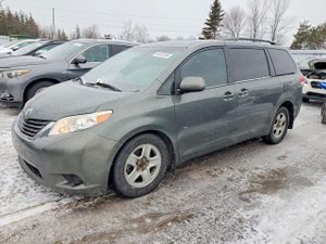 Toyota Sienna LE 3.5L 6 2014