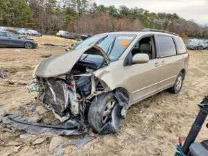 Toyota Sienna XLE 3.3L 6 2004