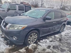 Nissan Pathfinder S 3.5L 6 2013