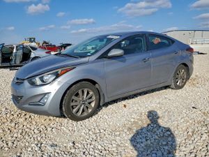 Hyundai Elantra SE 1.8L 4 2015