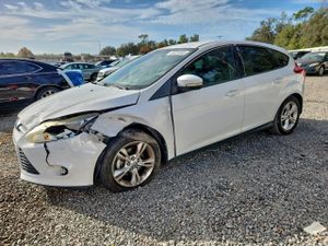 Ford Focus SE 2.0L 4 2013