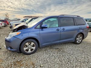 Toyota Sienna 3.5L 6 2015