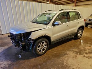 Volkswagen Tiguan S 2.0L 4 2015