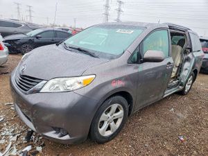 Toyota Sienna LE 3.5L 6 2013