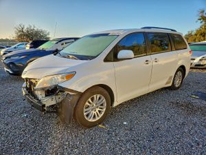 Toyota Sienna XLE 3.5L 6 2013