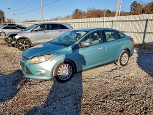 Ford Focus SE 2.0L 4 2012