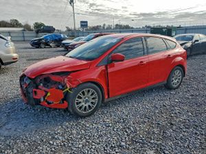 Ford Focus SE 2.0L 4 2012
