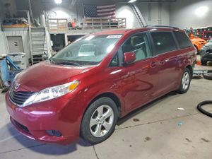 Toyota Sienna LE 3.5L 6 2014