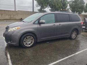 Toyota Sienna XLE 3.5L 6 2012