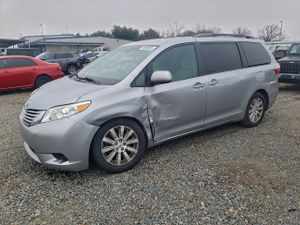 Toyota Sienna LE 3.5L 6 2015