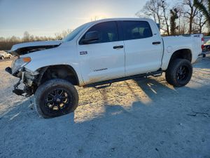 Toyota Tundra CREWMAX SR5 5.7L 8 2015