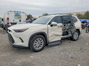 Toyota Grand Highlander XLE 2.4L 4 2024