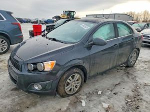 Chevrolet Aveo (Sonic) LT 1.8L 4 2015