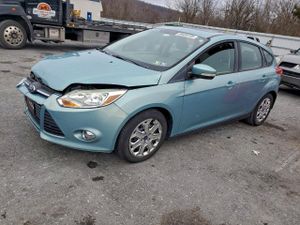 Ford Focus SE 2.0L 4 2012