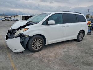 Toyota Sienna XLE 3.5L 6 2013