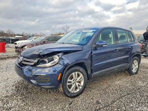 Volkswagen Tiguan S 2.0L 4 2014