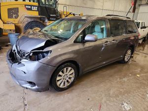 Toyota Sienna XLE 3.5L 6 2013