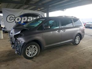Toyota Sienna XLE 3.5L 6 2014