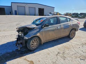 Nissan Versa S 1.6L 4 2015