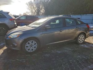 Ford Focus SE 2.0L 4 2014