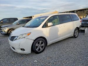 Toyota Sienna LE 3.5L 6 2014
