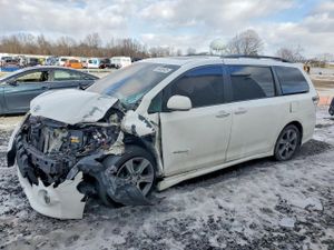 Toyota Sienna SPORT 3.5L 6 2015