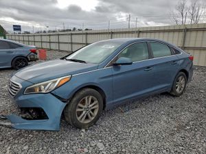 Hyundai Sonata SE 2.4L 4 2015