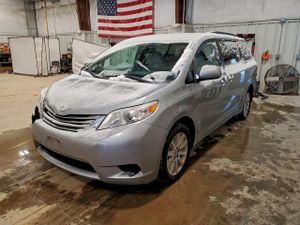 Toyota Sienna LE 3.5L 6 2015