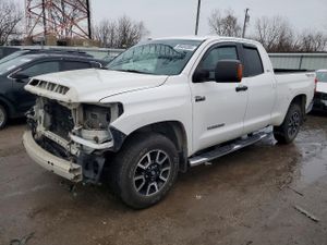 Toyota Tundra DOUBLE CAB SR 5.7L 8 2015