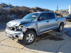 Toyota Tundra CREWMAX SR5 5.7L 8 2012
