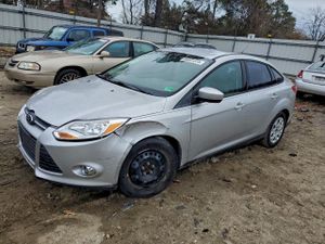 Ford Focus SE 2.0L 4 2012
