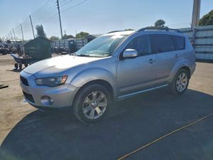 Mitsubishi Outlander SE 2.4L 4 2010