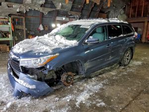 Toyota Highlander LE 3.5L 6 2015