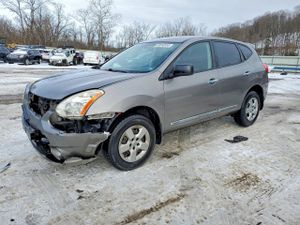 Nissan Rogue S 2.5L 4 2013