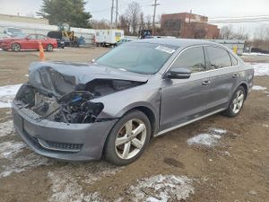 Volkswagen Passat SE 2.5L 5 2013