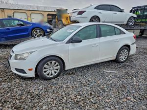 Chevrolet Cruze LS 1.8L 4 2011