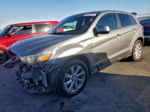 Mitsubishi Outlander ES 2.0L 4 2015