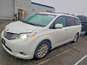 Toyota Sienna XLE 3.5L 6 2015