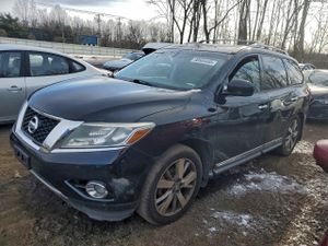 Nissan Pathfinder S 3.5L 6 2013