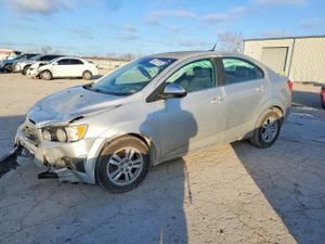 Chevrolet Aveo (Sonic) LT 1.8L 4 2012