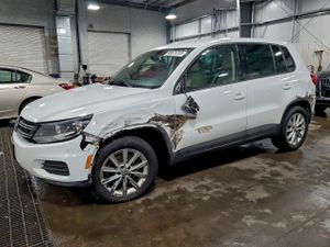 Volkswagen Tiguan S 2.0L 4 2014